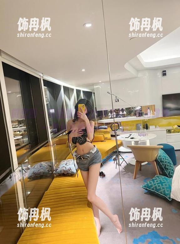微密圈 - 葛征的闪片丝袜私拍，嘴角微扬…是什么偷偷吸引了你？