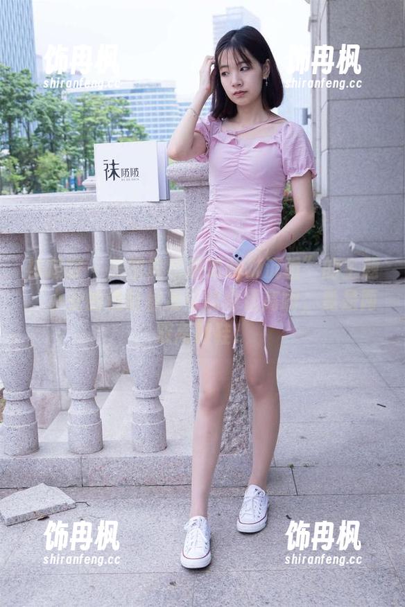 袜啵啵 - 美图竟然是如此“沉重”的主题，小安的选鞋标准可能也很高啊，竟是两双高跟鞋！