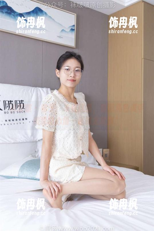 袜啵啵 - 稚予：来到这里，原图黑色美甲和我的心情一起裸足欢舞！