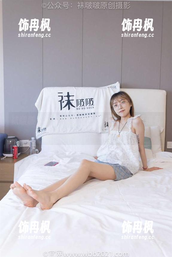袜啵啵 - 看到糯米的白丝原图，是不是有点不知所措？在线的小确幸。
