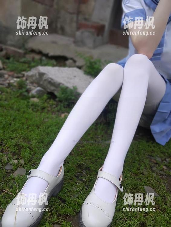 不喜欢毛衣的你可能得reconsider一下，西尔酱最新原图让人眼前一亮。