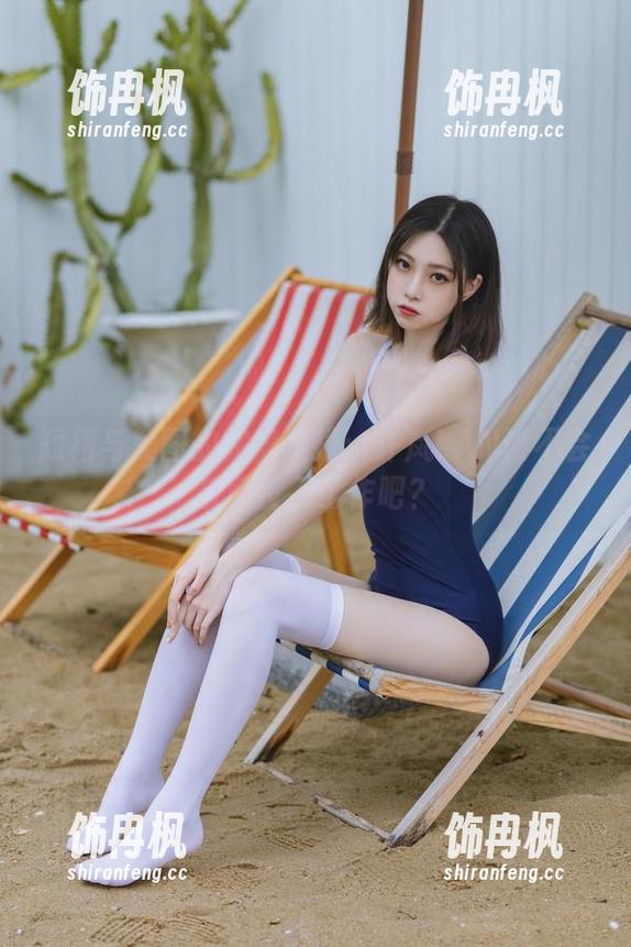 短裙与美图的完美碰撞：许岚LAN该不会反着投入工作吧？
