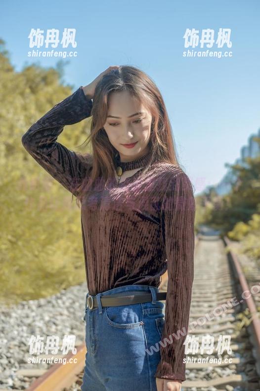轰趴猫 - 在曲曲的浴室里找到灵感：一个作品让我思考清洁与混乱的微妙平衡！