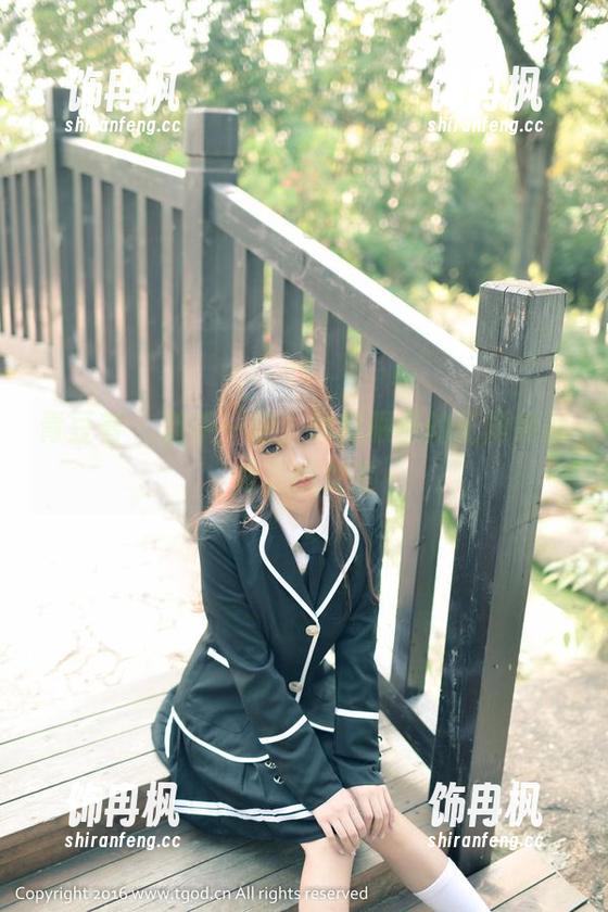 青豆客 - 随手一拍，体操服里的王雨纯就是美图女主