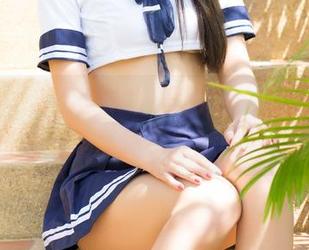 青豆客 – 办公室？！没问题，黄梦羡最新图包就是那种不经意的调皮。