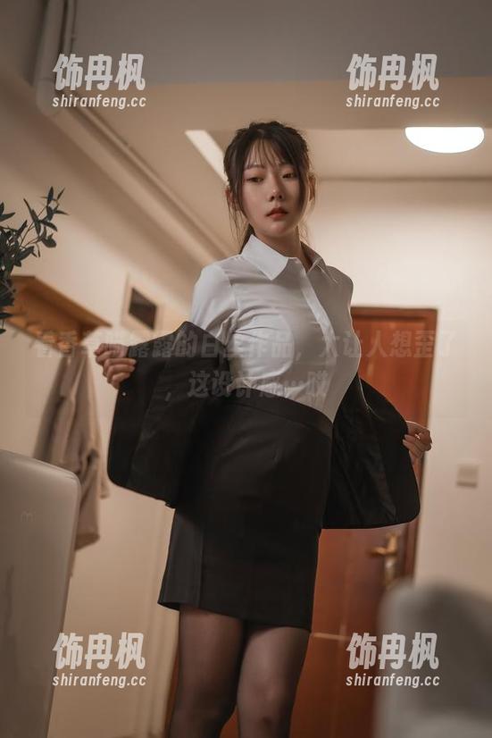 看香草喵露露的白丝作品，太让人想歪了，这设计感…哎